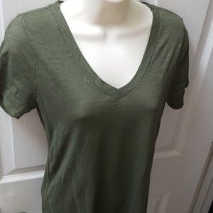 Like new v neck Arizona tee, army green color, M